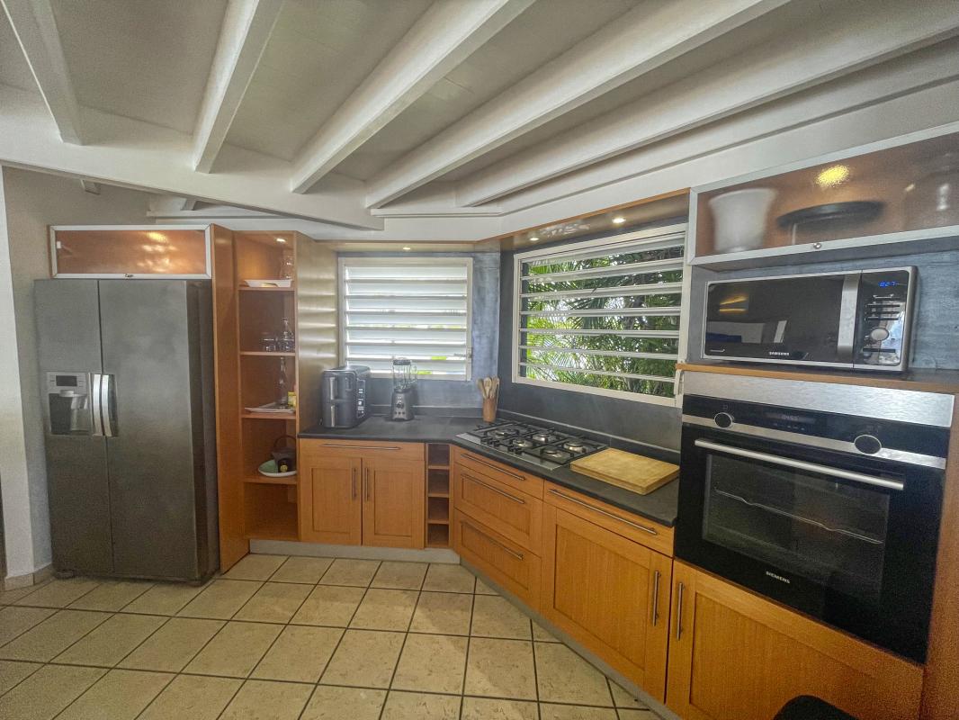 14.Location villa piscine vue mer Ste Anne Guadeloupe_Cuisine